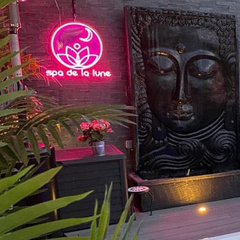 custom-logo-neon-sign-min